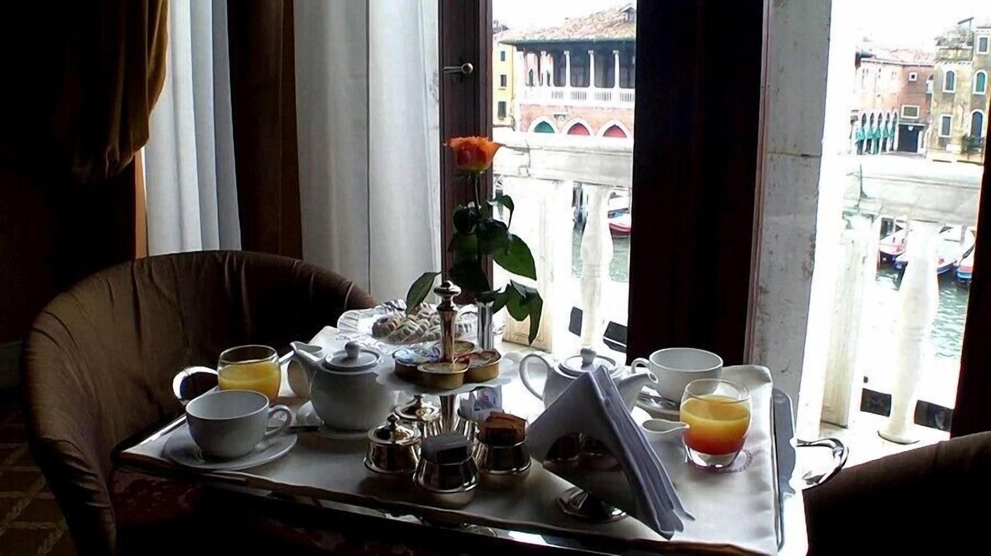 Hotel Pesaro Palace Venedig